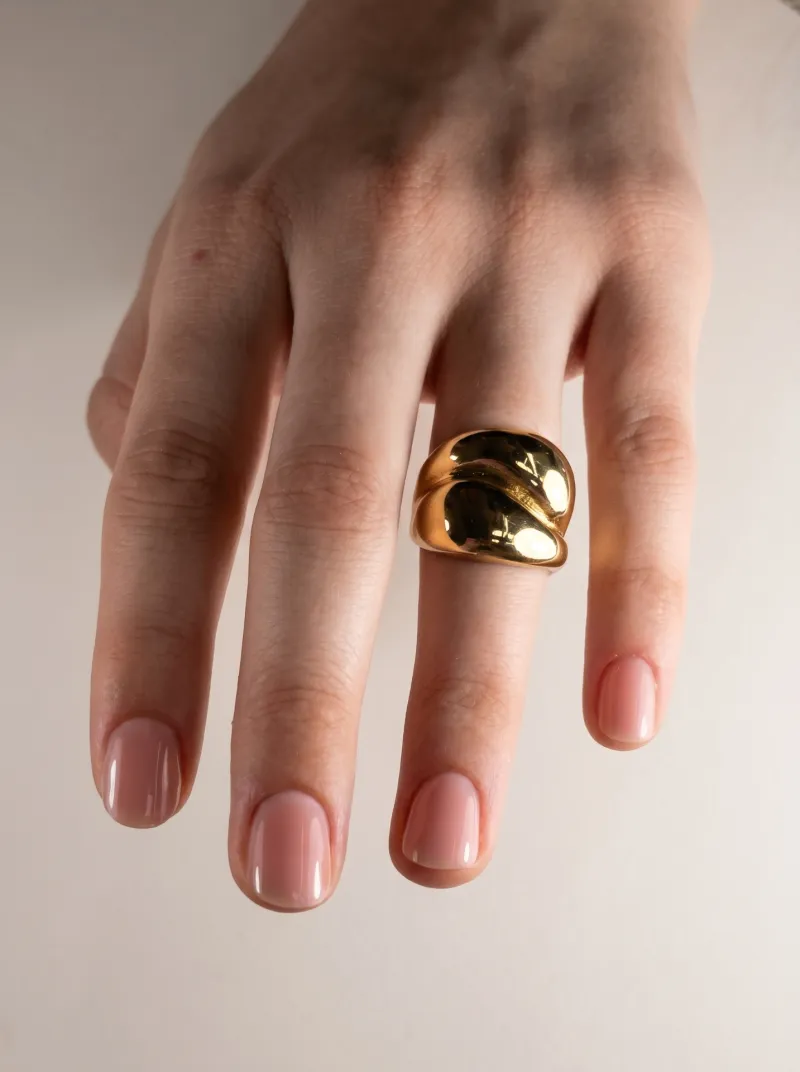 Натуральный нюдовый маникюр